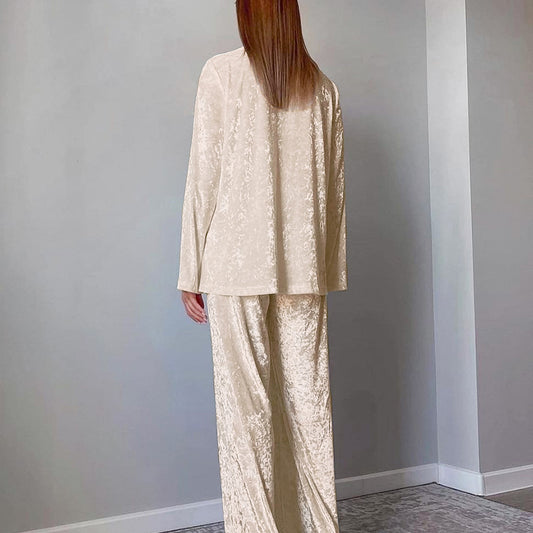 A two-piece set of warm and comfortable long-sleeved, long-sleeved and long-sleeved pajamas for women in autumn and winter